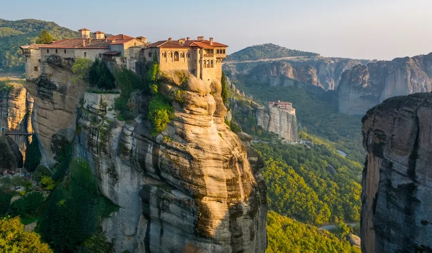DESTINAŢII 2019: Meteora Grecia. Cele mai importante manastiri din Meteora