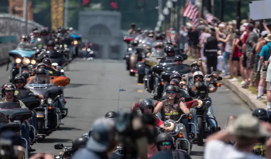Motocicliştii „Rolling Thunder” au defilat la Washington în onoarea militarilor căzuţi pe câmpul de luptă VIDEO