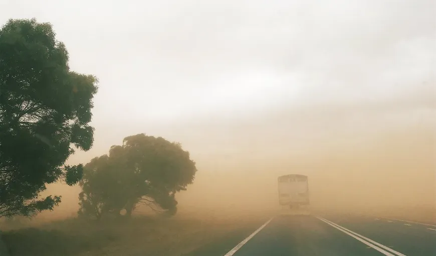 România, lovită de un nou fenomen extrem. O furtună de nisip a fost filmată în Mehedinţi VIDEO