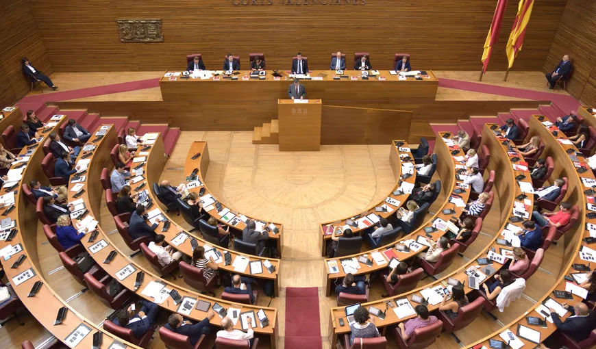 Parlamentarii separatişti au jurat că vor respecta Constituţia ţării, dar „cu rezerve”