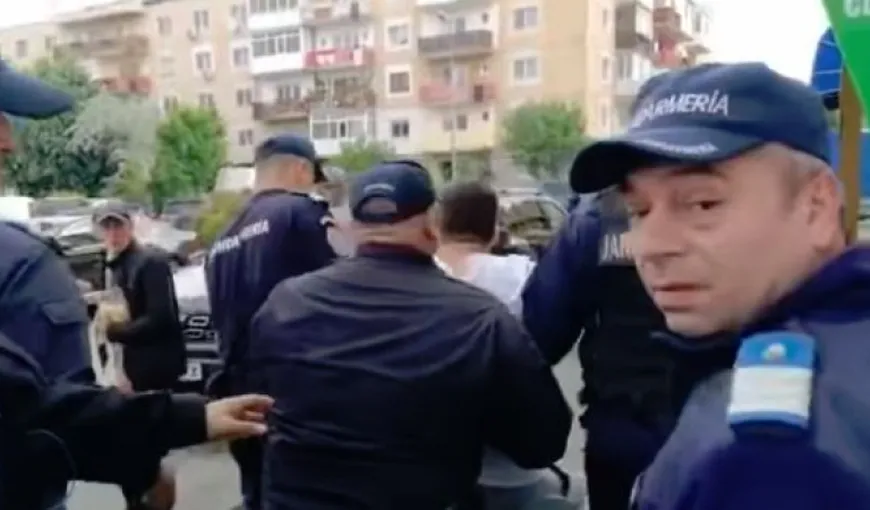 Plângere penală împotriva şefului jandarmilor din Topoloveni după ce protestatarii anti-PSD au fost luaţi cu duba şi amendaţi