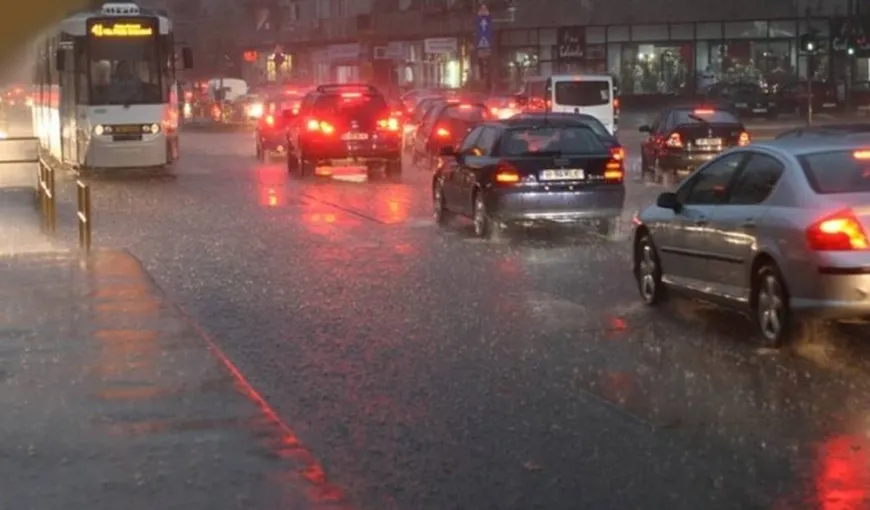 Prognoză meteo specială pentru Bucureşti: Ploi torenţiale, cu fulgere şi vijelii, până aproape de miezul nopţii