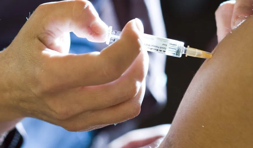 Campanie de vaccinare în oraşul cu cea mai mică rată de imunizare din România