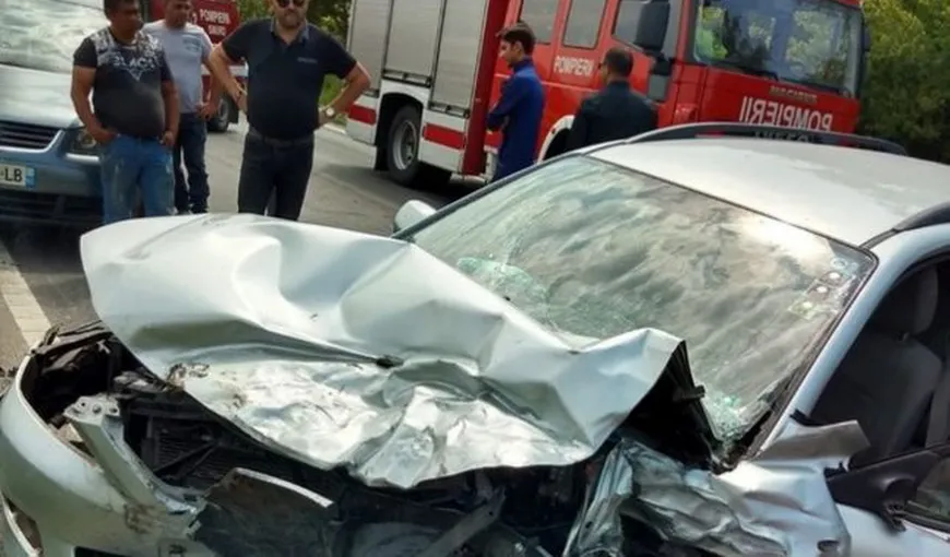 Accident rutier grav pe DN 7. Trei maşini s-au ciocnitîn apropiere de Deva: sunt mai mulţi răniţi