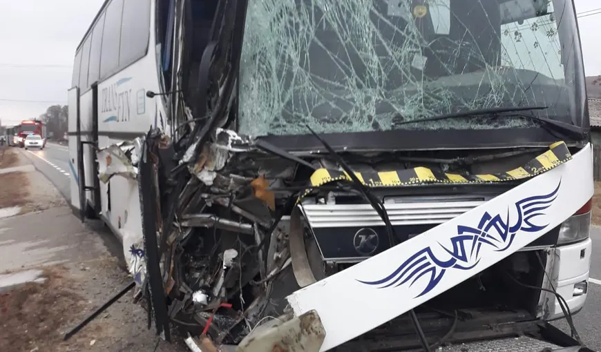 Accident la Eforie. Şoferul unui autocar cu 57 de pasageri a pierdut controlul volanului