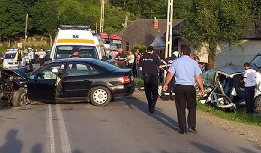 Accident cu cinci victime în Neamţ. Două autoturisme s-au ciocnit frontal