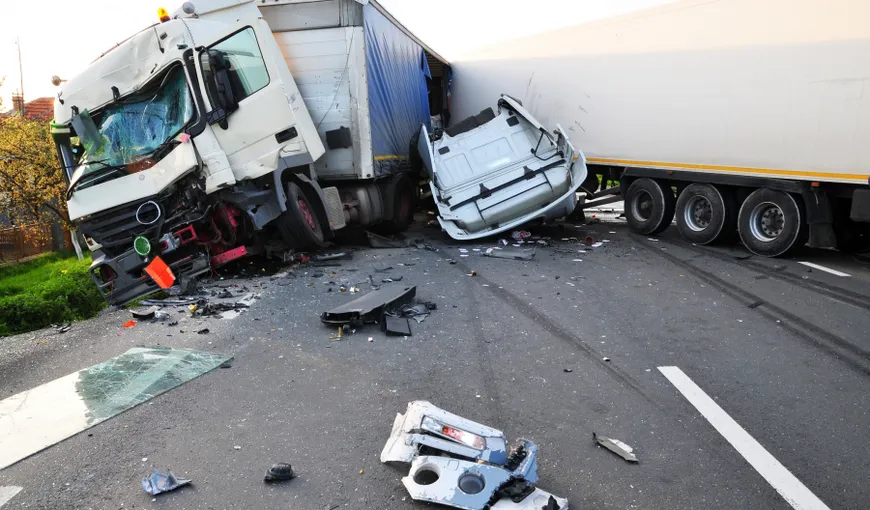 Trei români au murit şi patru au fost grav răniţi într-un accident rutier din Franţa. Reacţia MAE
