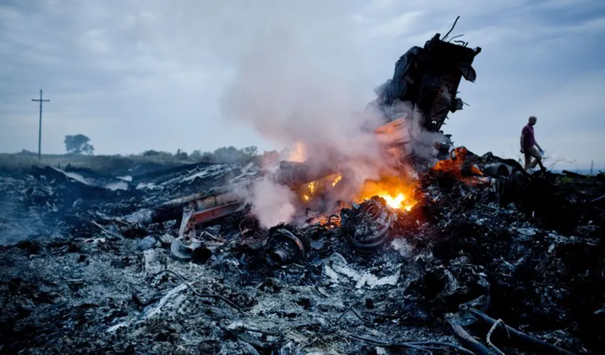 Avionul doborât în Ucraina: o echipă internaţională anchetează doborârea zborului MH17 al Malaysia Airlines. Sunt patru suspecţi