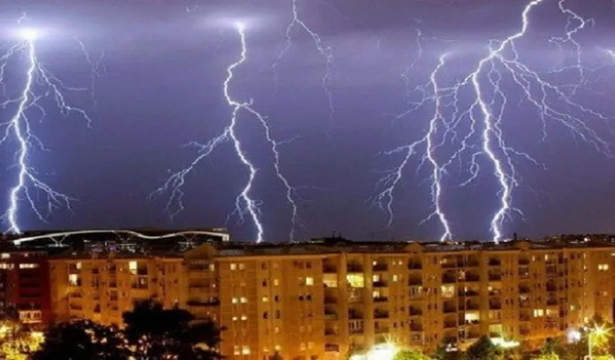 Prognoză specială pentru Bucureşti: Ploi torenţiale, descărcări electrice şi vijelii, până marţi dimineaţa