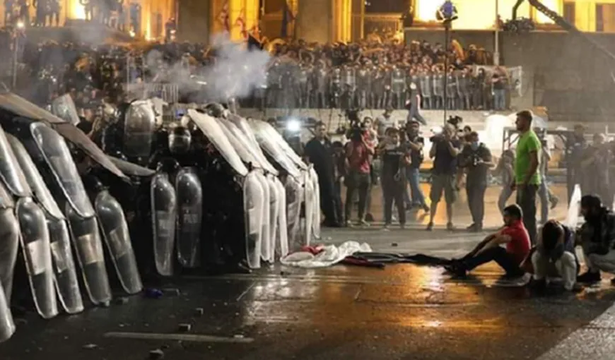 Preşedintele Parlamentului georgian demisionează după o noapte de manifestaţii violente, soldate cu 240 de răniţi