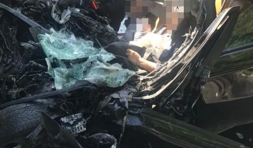 Accident grav în care a fost implicat un autoturism şi două TIR-uri, pe DN7: Un bărbat a murit, o femeie este rănită