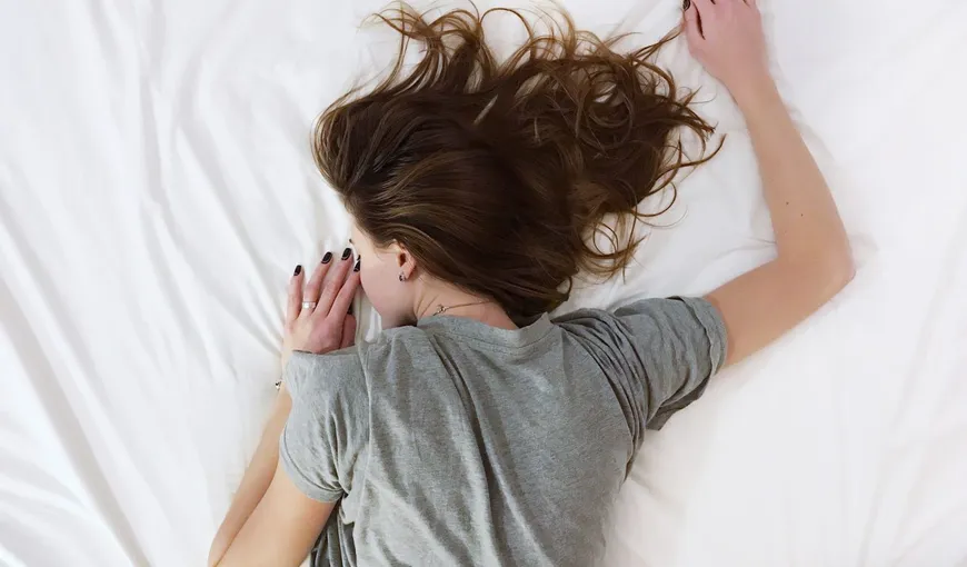 Vrei să dormi bine? Iată 8 lucruri pe care să nu le faci înainte de a te culca