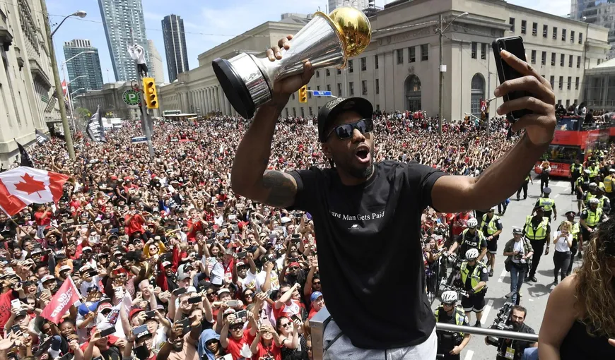 Un milion de canadieni au sărbătorit pe străzile din Toronto echipa Raptors, campioana NBA