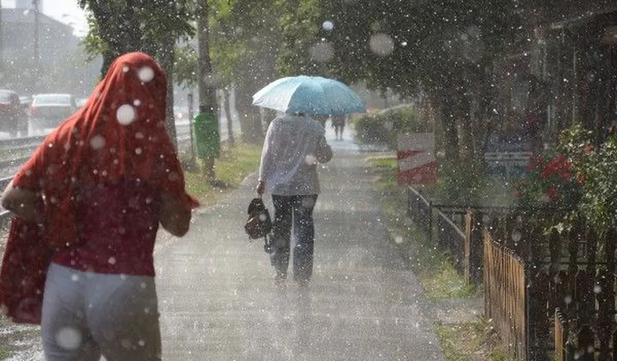 Prognoză specială Bucureşti: Două zile de ploi torenţiale, descărcări electrice şi vijelii în Capitală