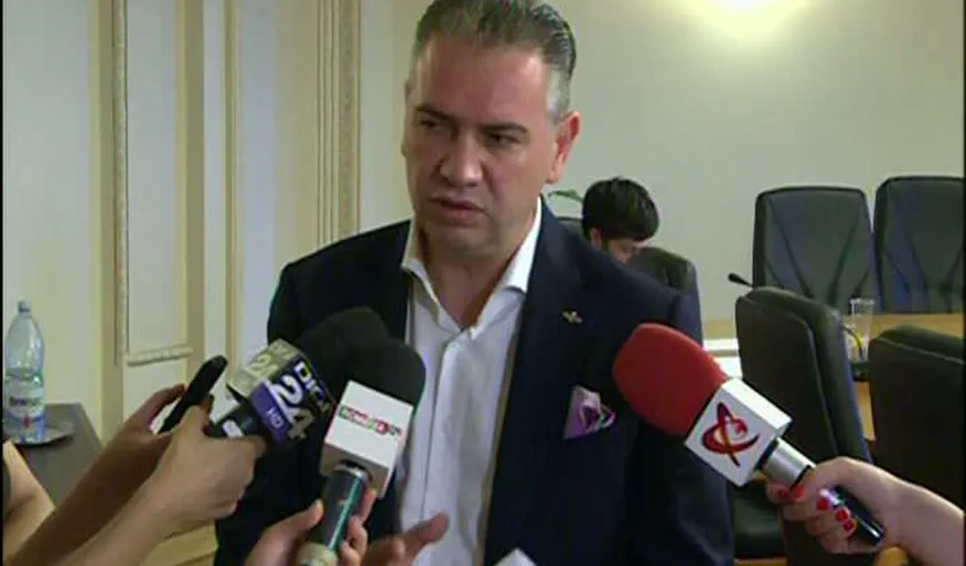 Deputatul PNL Ben Oni Ardelean, ieşire nervoasă: i-a numit „nesimţiţi” pe jurnalişti şi i-a ameninţat cu retragere acreditării VIDEO