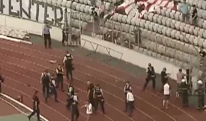 Ultrasul care a lovit cu scaunul un jandarm pe Cluj Arena avea interdicţie pe stadioane