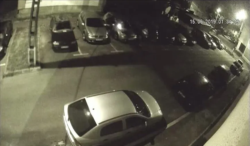 Atac în stil mafiot în Lugoj. Trei maşini incendiate într-o parcare din oraş