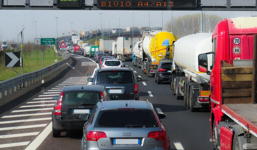 Apare o nouă taxă de autostradă! Cât vor plăti românii pentru suta de kilometri parcursă