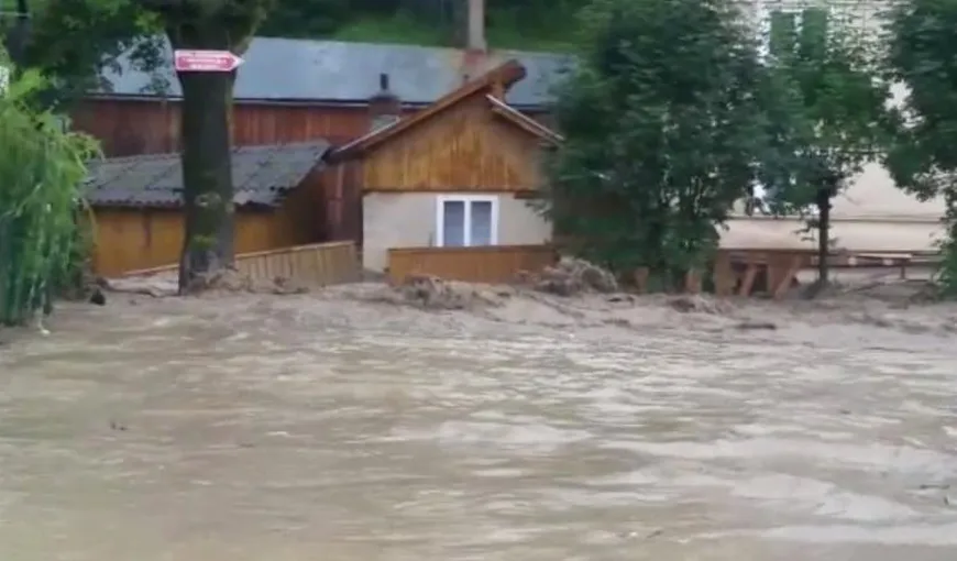 Gospodării inundate în urma unor viituri produse în mai multe localităţi din Bistriţa-Năsăud