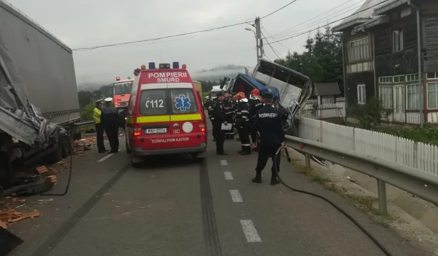 Accident grav în Suceava. Un TIR şi un camion s-au ciocnit frontal la Poiana Stampei