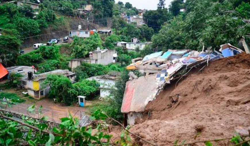 Alunecările de teren au provocat şase morţi, între care trei copii. Victimele participau la o petrecere de absolvire