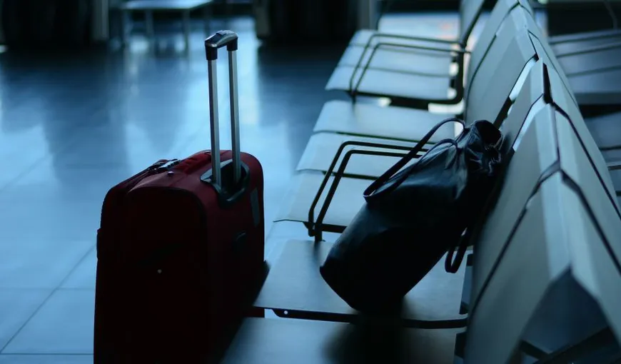 Trucul prin care un turist a evitat să plătească suprataxa de bagaj, pe aeroport. Şocate, autorităţile l-au lăsat în pace VIDEO