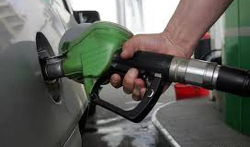 Consiliul Concurenţei: Majorările preţurilor la carburanţi trebuie afişate simultan de toţi operatorii