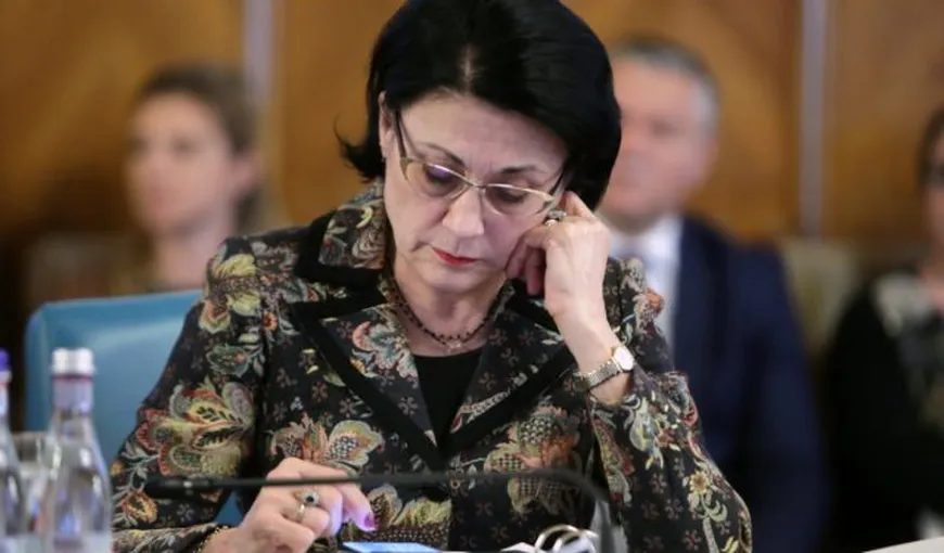 Ecaterina Andronescu, DEMISĂ de Dăncilă pe Facebook: A venit o colegă să mă cheme să mă uit la televizor