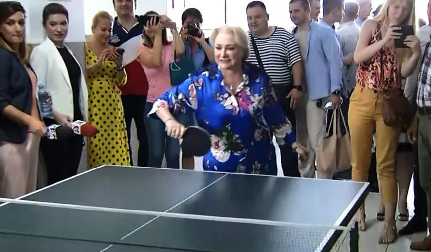 Viorica Dăncilă şi Eugen Teodorovici, la o partidă de ping-pong. Premierul, către Teodorovici: Te remaniez VIDEO