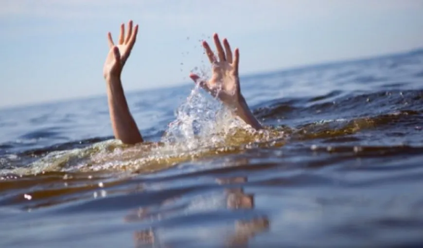 Un adolescent de 15 ani s-a înecat la Vaslui. Intrase la liceu cu medie mare şi sărbătorea cu colegii