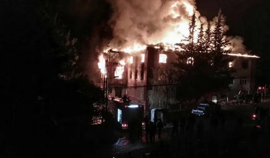 Decizie nedreaptă a unui tribunal în cazul incendiului catastrofal de la un internat de fete. 12 persoane au murit flăcări