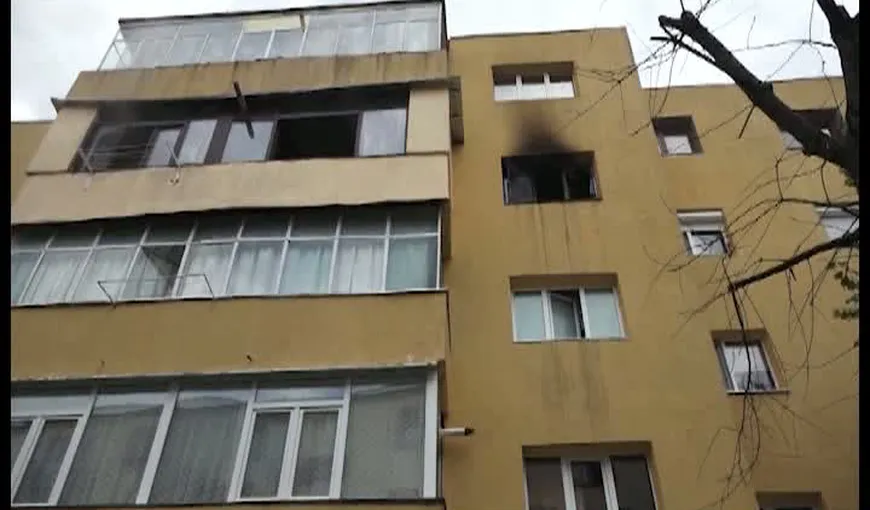 Incendiu într-un bloc din Piteşti pornit de la un fier de călcat uitat în priză