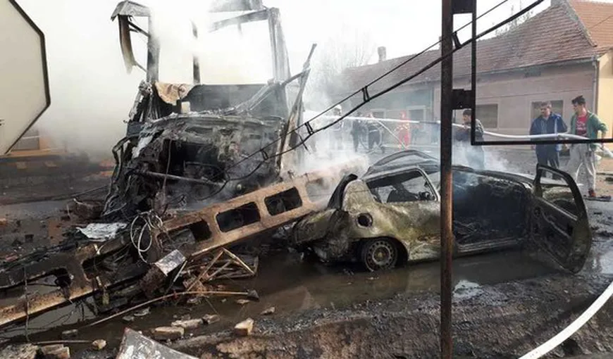 Un TIR şi un autoturism au luat foc, după ce au intrat în coliziune pe un drum judeţean din Constanţa