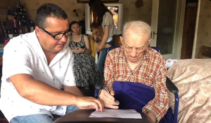 Un bătrân de 103 ani s-a înscris în partidul lui Dacian Cioloş