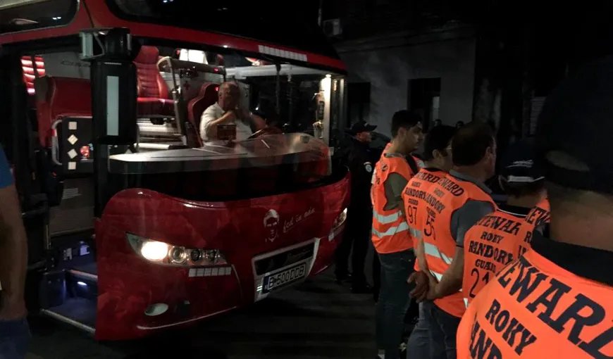 Dinamo, prima reacţie oficială după ce autocarul a fost atacat de huligani. „Probabil ne linşau”