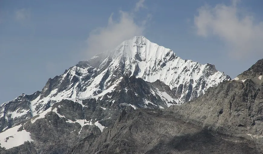 Doi alpinişti au murit în timp ce escaladau unul dintre cele mai înalte vârfuri din Alpii Elveţieni