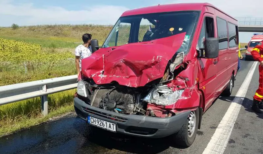 Accident GRAV în Timiş: un camion şi un microbuz plin cu călători s-au ciocnit: sunt 12 victime