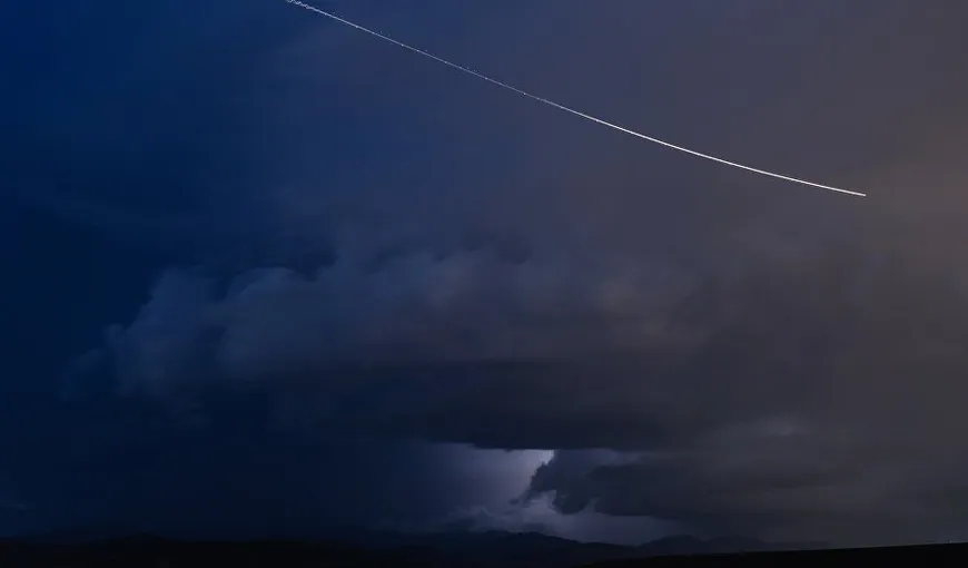 Un meteorit imens a trecut pe deasupra Mediteranei. Bula de foc a luminat Catalonia, Sardinia şi Balearele VIDEO