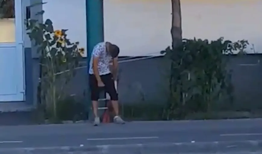Încă un tânăr drogat cu „Zombie”, filmat în plină zi, pe stradă, la Timişoara VIDEO