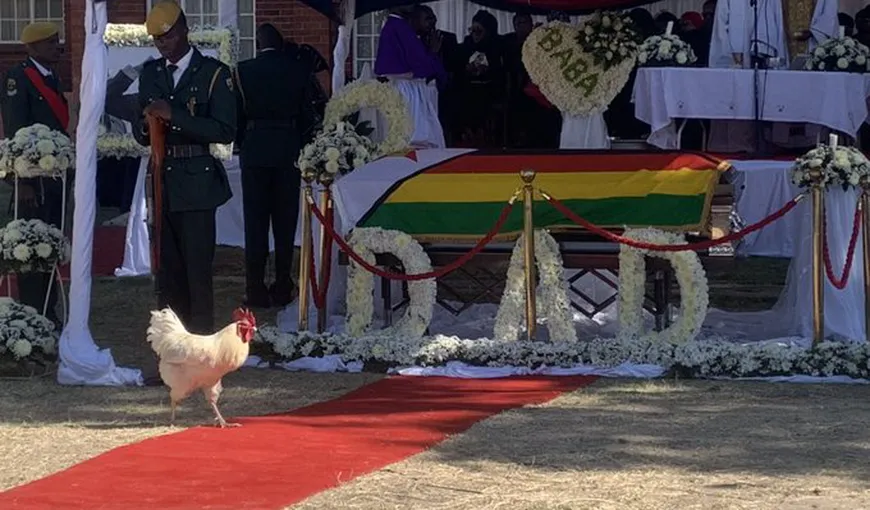 Robert Mugabe a fost înmormântat într-o curte plină de praf. Familia nu l-a lăsat în Panteonul eroilor