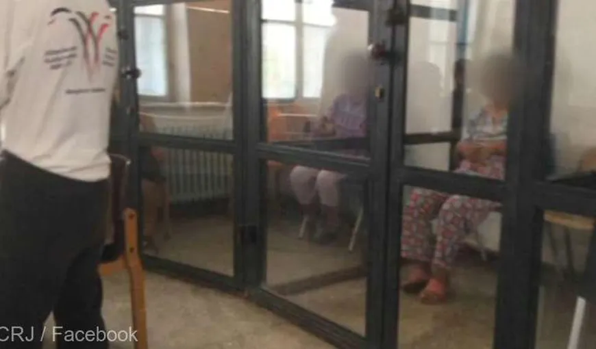 TERIBIL! Opt persoane cu dizabilităţi, închise în cuşti, la Centrul de Recuperare din Sighetu Marmaţiei. Reacţia ministrului Sănătăţii