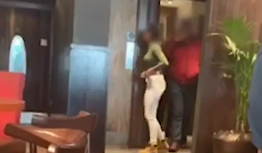 Un cuplu a fost prins făcând amor sălbatic în toaleta unui restaurant. Ce a urmat este HALUCINANT VIDEO