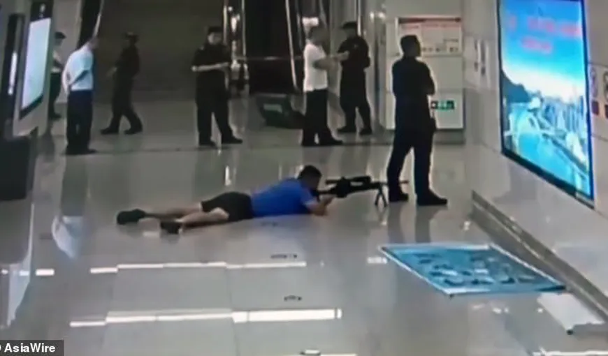 Panică la metrou. Un lunetist a împuşcat mortal un tânăr care ameninţa că omoară o femeie VIDEO