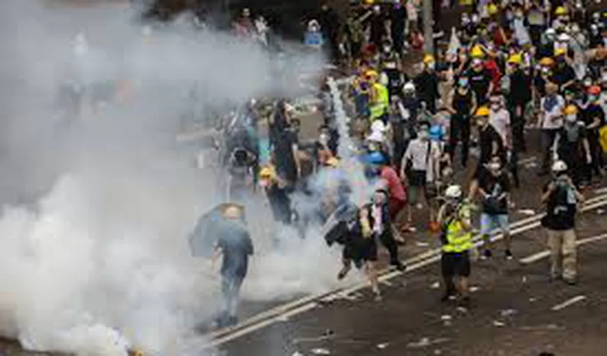Noi proteste la Hong Kong: Gaze lacrimogene pentru dispersarea manifestanţilor