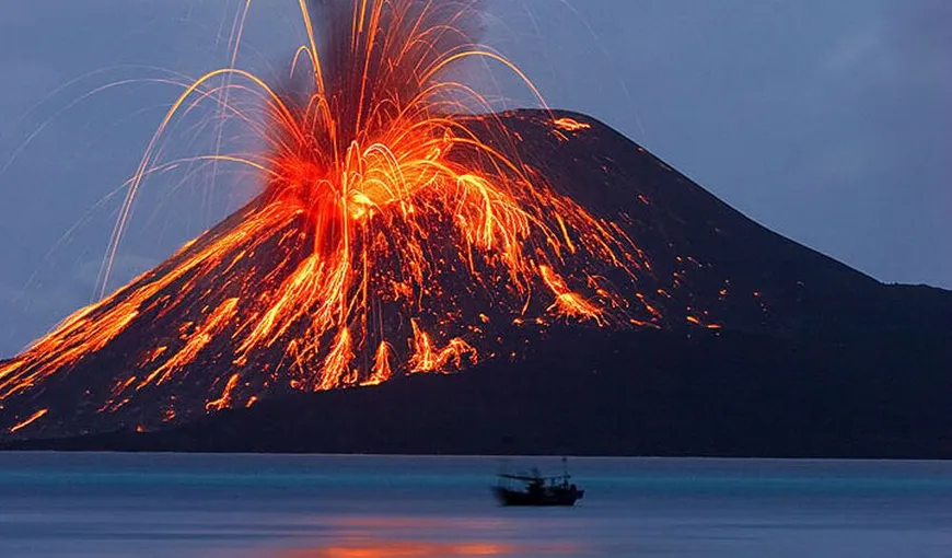 Erupţie vulcanică în Peru. Ubinas, cel mai activ vulcan din regiune provoacă „ploi de cenuşă”