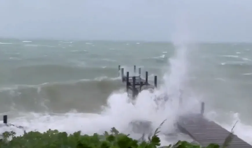 Uraganul Dorian se apropie de Florida. Este a doua cea mai mare furtună înregistrată vreodată în Atlantic. Valurile ajung la 7 metri