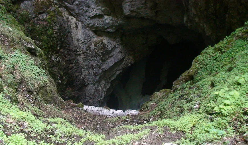 Turist maghiar, găsit mort într-o peşteră în Bihor. Încerca să escaladeze Avenul Negru