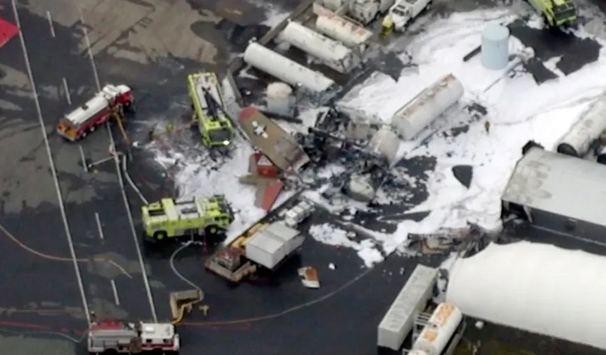 Tragedie pe aeroport, un avion s-a prăbuşit pe pistă, la aterizare. Şapte pasageri au murit