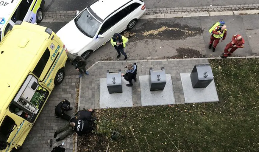Un individ înarmat a furat o ambulanţă şi a lovit un grup de pietoni, în Oslo -VIDEO