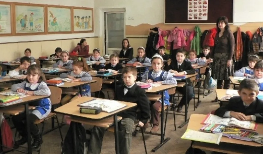 Se reduce numărul de ore în învăţământ. Preşedintele Iohannis a promulgat legea